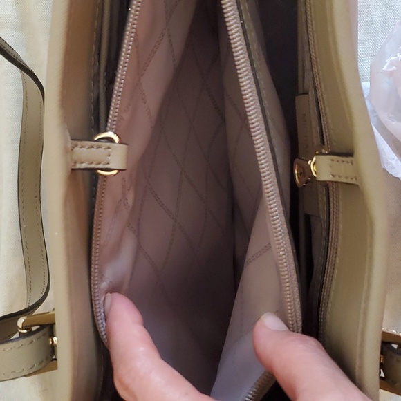 🤩New authentic Mikael kors jer set travel handbag - Picture 12 of 17